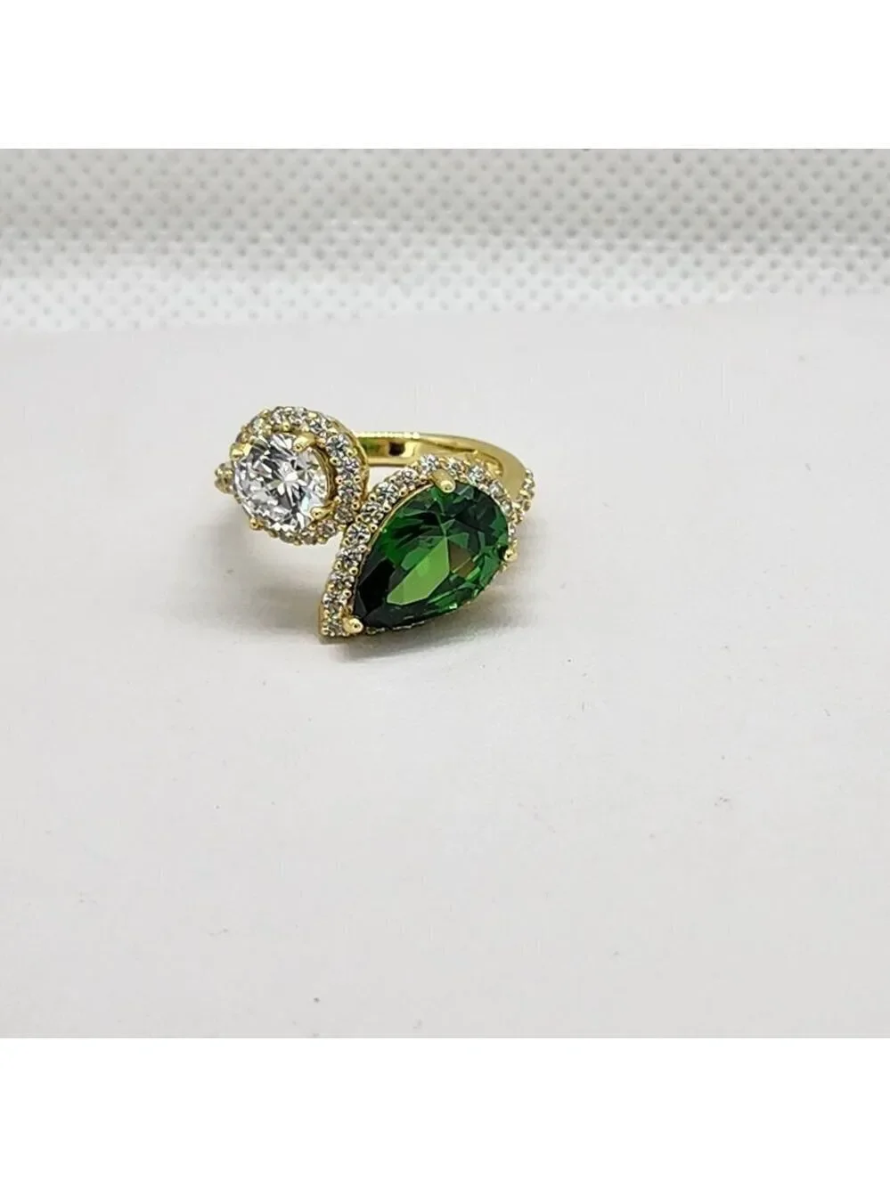 Brand New Sterling Silver 925 Green White Gemstone Ring